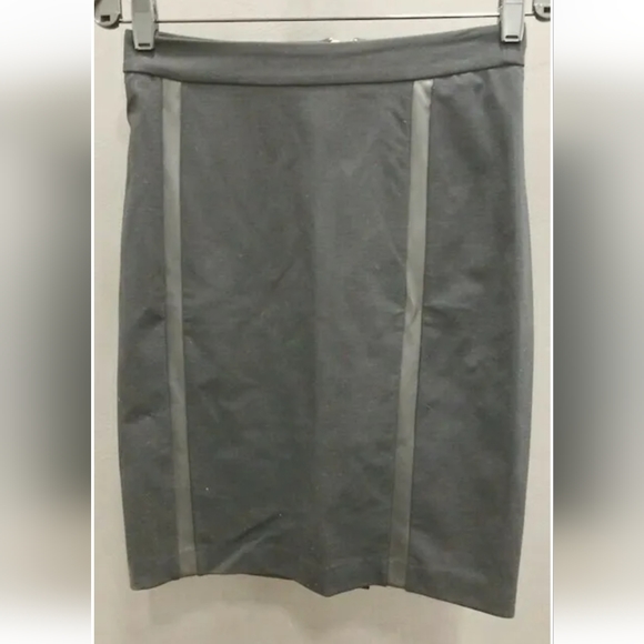 Michael Kors Dresses & Skirts - $99 Women’s Black Size 2 Michael Kors Back Zip Pencil Skirt New with Tags